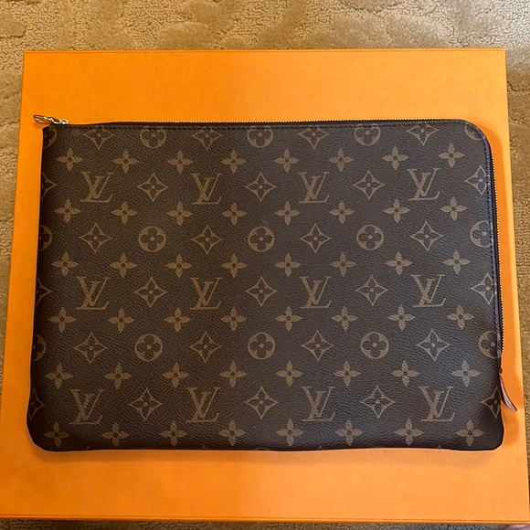 Louis Vuitton Handbags - Authentic Louis Vuitton Etui Voyage MM